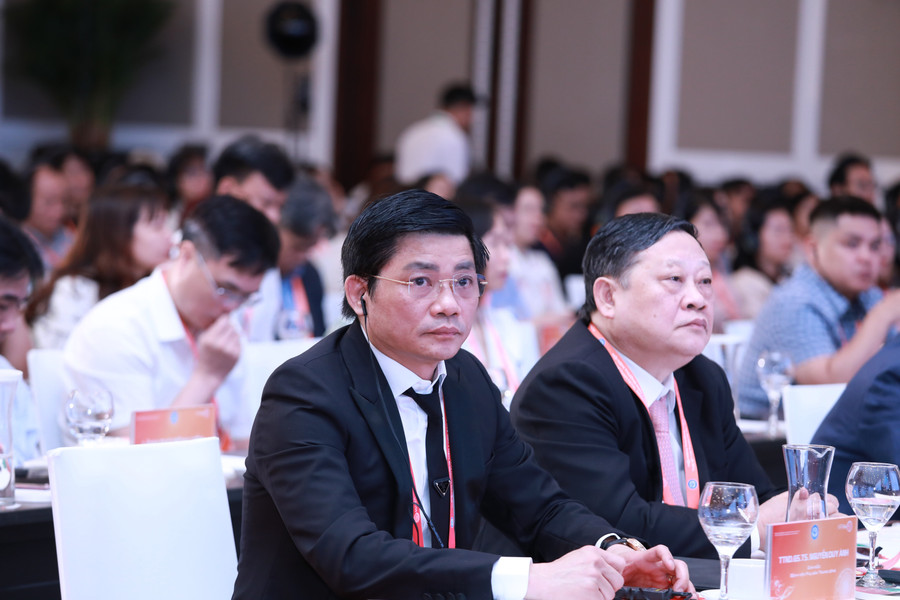 Hội nghị quy tụ nhiều chuyên gia hàng đầu trong lĩnh vực sản phụ khoa. 4.jpg