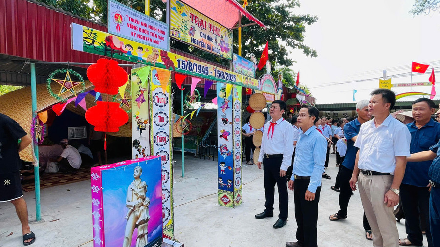 Tại Trường THCS Hải Xuân (xã Hải Xuân, Ninh Bình) tổ chức chương trình "Trại thu Trung thu năm 2025" được trang trí đẹp mắt và mang thông điệp ý nghĩa về tinh thần đoàn kết, sự sẻ chia. qua-4.jpg
