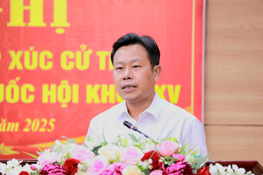 Thứ trưởng Bộ GD&ĐT Lê Quân phát biểu kết luận tại hội nghị tiếp xúc cử tri. cu-tri-2.jpg