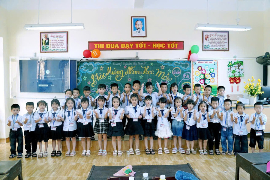 Các tân học sinh lớp 1 tại Trường Tiểu học Hải Thanh chào đón năm học mới 2025-2026. hai-thanh.jpg