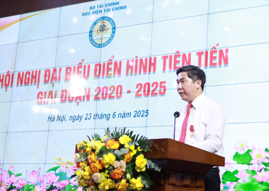 Giám đốc Học viện Tài chính Nguyễn Đào Tùng phát biểu khai mạc hội nghị. Ảnh: Đình Tuệ. 2-4455.jpg