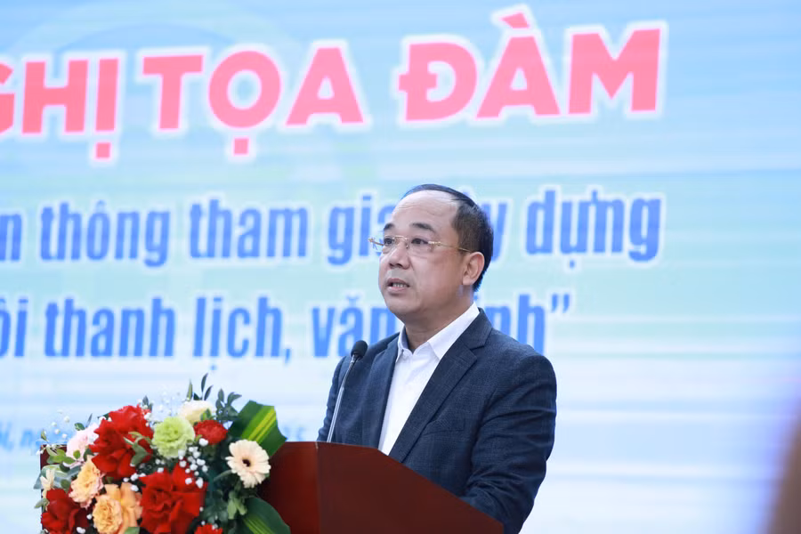 Nhà báo Nguyễn Mạnh Hưng - Tổng Biên tập Báo Tuổi trẻ Thủ đô phát biểu tại tọa đàm. 