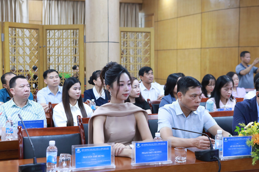 Các đại biểu tham dự buổi họp báo công bố cuộc thi. 22.jpg