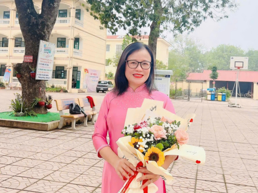 Hiệu trưởng Trường THCS Thanh Xuân - Tạ Thị Thanh Bình đã có nhiều năm gắn bó với ngành Giáo dục. thanh-xuan-2.jpg