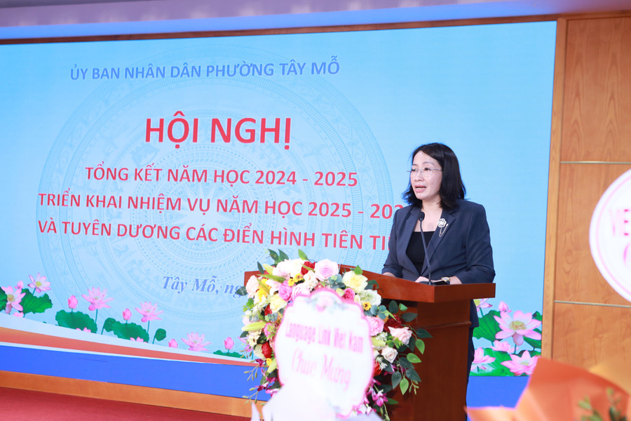 Bí thư Đảng ủy phường Tây Mỗ Hoàng Thị Thúy Hằng gợi mở một số giải pháp cho các nhà trường trong năm học mới 2025-2026. 3.jpg