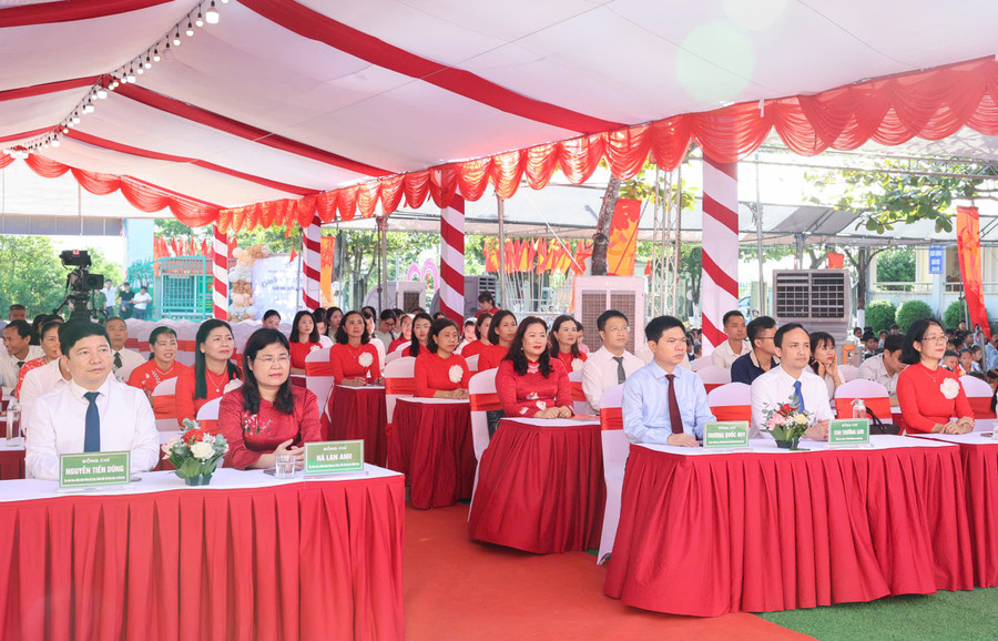 Lãnh đạo tỉnh Ninh Bình thường xuyên quan tâm tới sự phát triển của ngành Giáo dục đào tạo tỉnh. Ảnh: Sở GD&ĐT Ninh Bình. ninh-binh-1.jpg