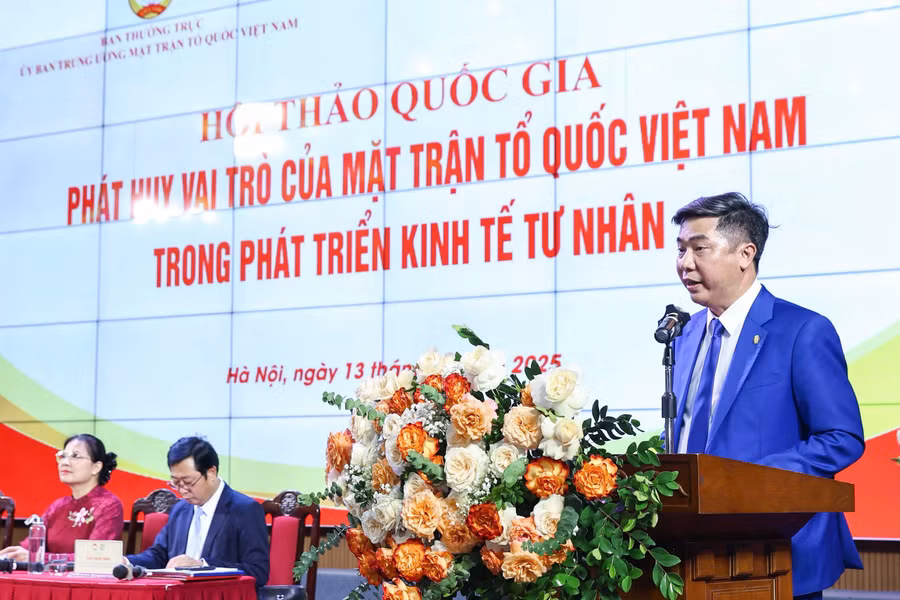 Giám đốc Học viện Tài chính Nguyễn Đào Tùng phát biểu tại hội thảo. 