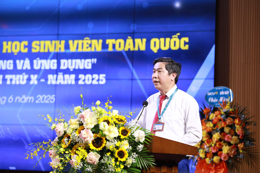 NGƯT.PGS.TS Nguyễn Đào Tùng nêu bật ý nghĩa của cuộc thi. Ảnh: Đình Tuệ. 1-1256.jpg