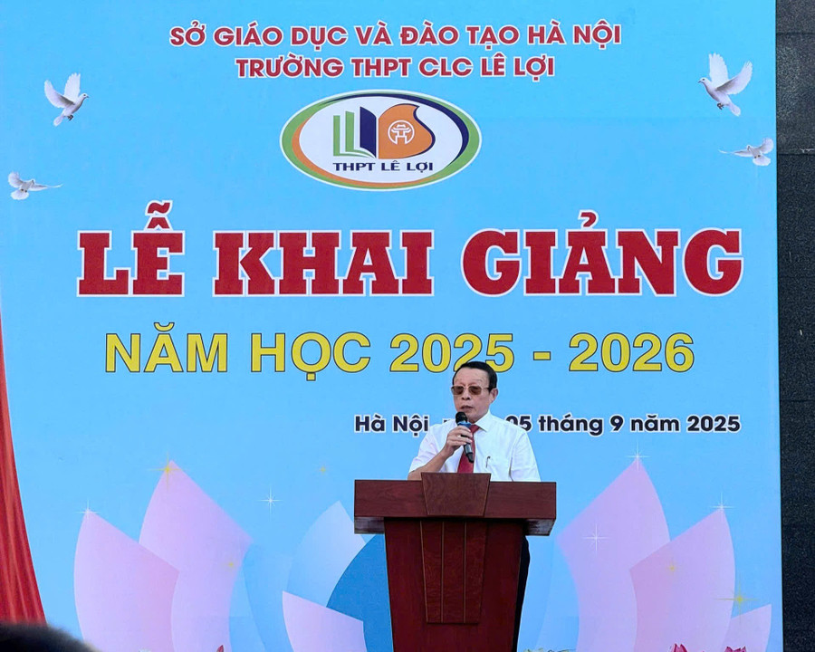 TS Lê Xuân Trung - Bí thư Đảng ủy, Hiệu trưởng nhà trường nêu tóm tắt một số thành tích của trường năm học vừa qua. loi-9.jpg