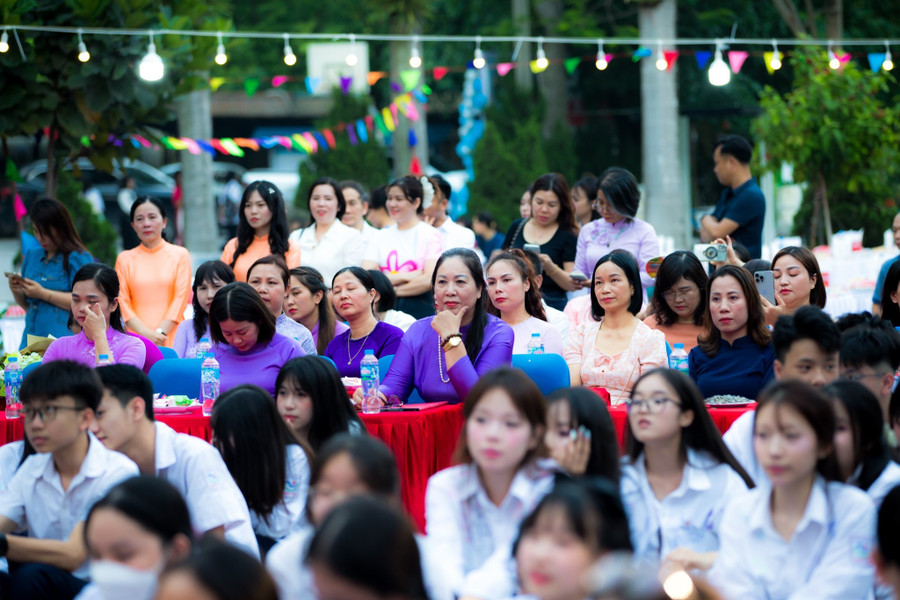 Tại Trường THCS Minh Khai, quận Bắc Từ Liêm, Hà Nội cũng tổ chức thành công lễ tổng kết năm học và chia tay học sinh lớp 9. khai-1.jpg
