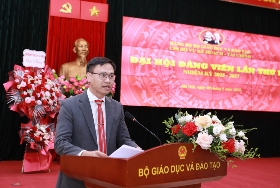 Ông Trần Thanh Đạm - Vụ trưởng Vụ KHTC trình bày Báo cáo chính trị tại Đại hội. 1-6073.jpg