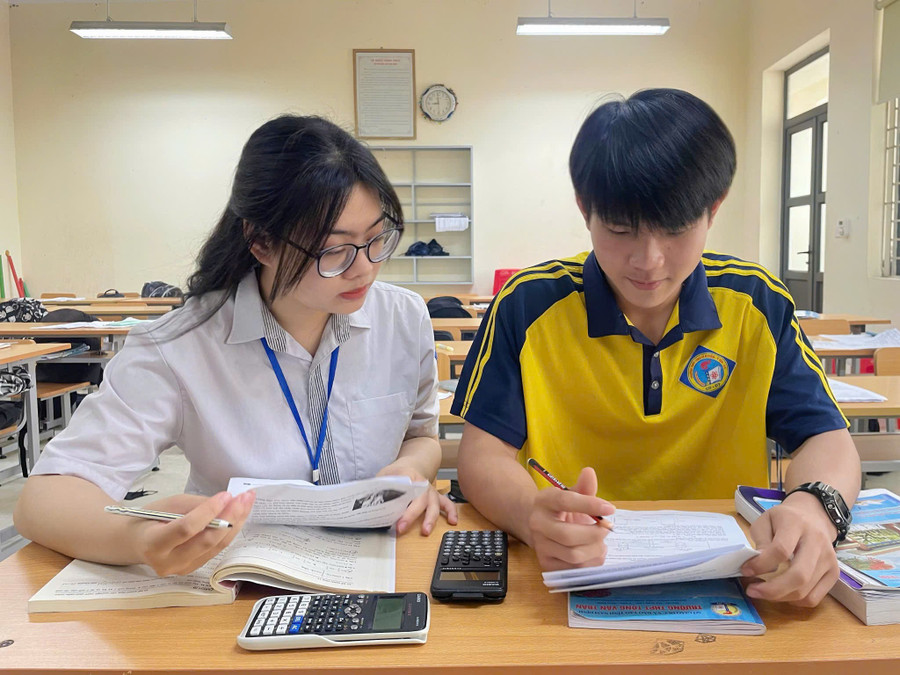 Học sinh cuối cấp tại Trường THPT Tống Văn Trân tập trung ôn tập trước kỳ thi quan trọng sắp tới. Ảnh: Đình Tuệ. hoan-1.jpg