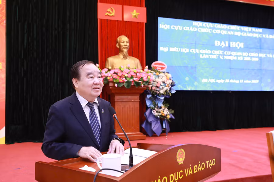 NGƯT.PGS.TS Trần Quang Quý - Chủ tịch Hội Cựu Giáo chức Việt Nam phát biểu chúc mừng tại Đại hội. 