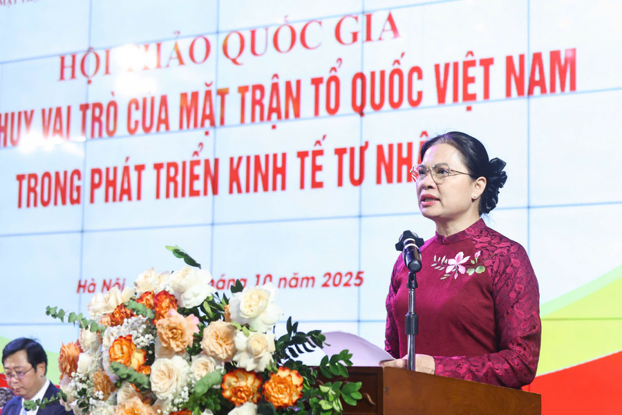 Bà Hà Thị Nga - Phó Chủ tịch Ủy ban Trung ương MTTQ Việt Nam phát biểu tại hội thảo. tai-4.jpg