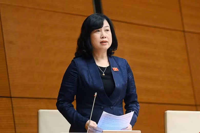 Bộ trưởng Bộ Y tế Đào Hồng Lan tham gia trả lời chất vấn tại Quốc hội sáng 20/6. (Ảnh: Cổng TTĐT Quốc hội)