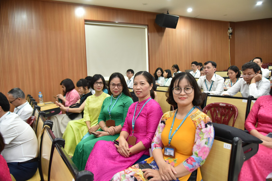 Các đại biểu tham dự lễ khai giảng năm học mới 2025-2026 tại Hội trường 700, Học viện Tài chính. 