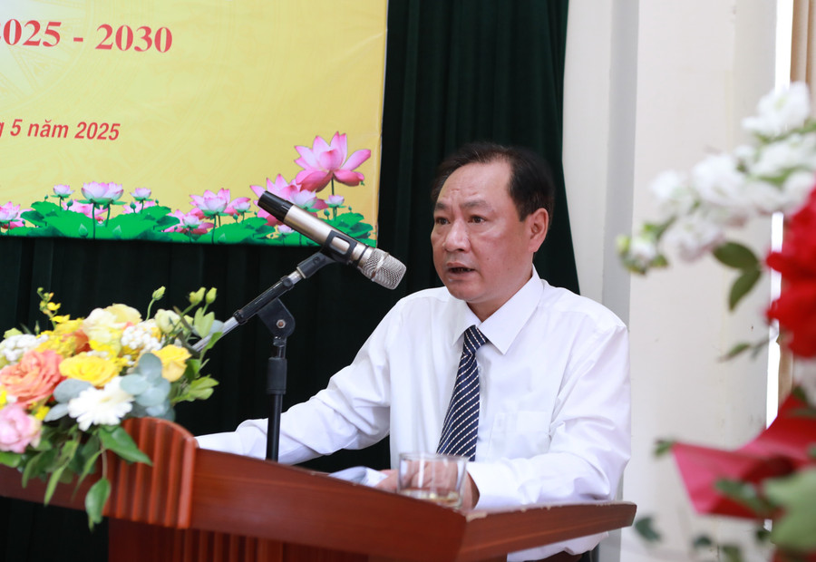Ông Nguyễn Hùng Sơn - Bí thư Chi bộ, Tổng Giám đốc Công ty TNHH MTV Thiết bị giáo dục nghề nghiệp đọc báo cáo chính trị của BCH Chi bộ nhiệm kỳ 2020-2025. 3.jpg
