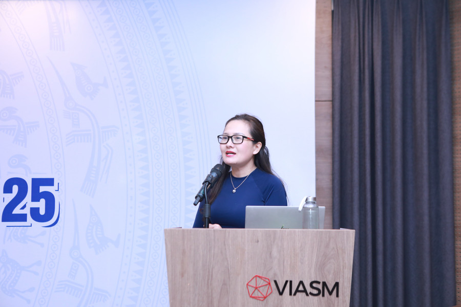 Bà Mai Thị Anh - Vụ trưởng Vụ Pháp chế trao đổi một số thông tin tới các đại biểu. 4.jpg
