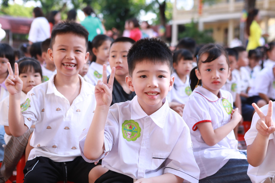 Nụ cười tự tin của các "tân học sinh" khối 1. 3.jpg