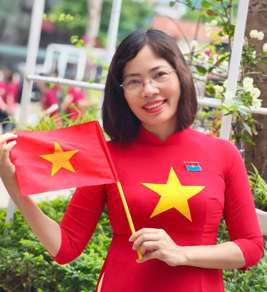 Cô Hà Thị Thu Hường - Tổ trưởng bộ môn Ngữ văn, Trường THPT Trương Định, Hà Nội. Ảnh: NVCC. nga-van.jpg