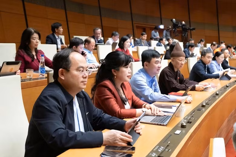 Các đại biểu Quốc hội tham dự phiên họp tại hội trường ngày 10/12. Ảnh: Cổng TTĐT Quốc hội.