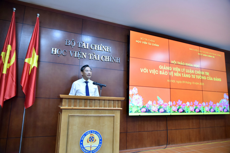 TS Nguyễn Văn Bình nêu bật vai trò, ý nghĩa của hội thảo. tc-3.jpg