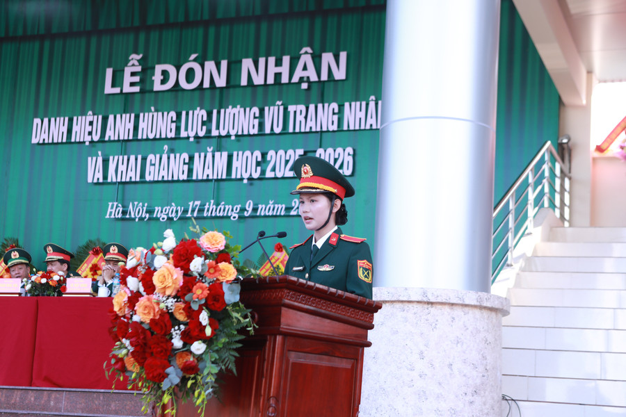 Hạ sĩ Đặng Thị Mến Thương - đại diện cho các học viên của Học viện thể hiện quyết tâm sẽ nỗ lực trong học tập, nghiên cứu tại trường. 10.jpg