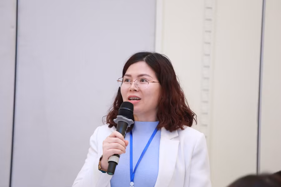 Đại biểu cùng trao đổi ý kiến với diễn giả tại hội thảo.