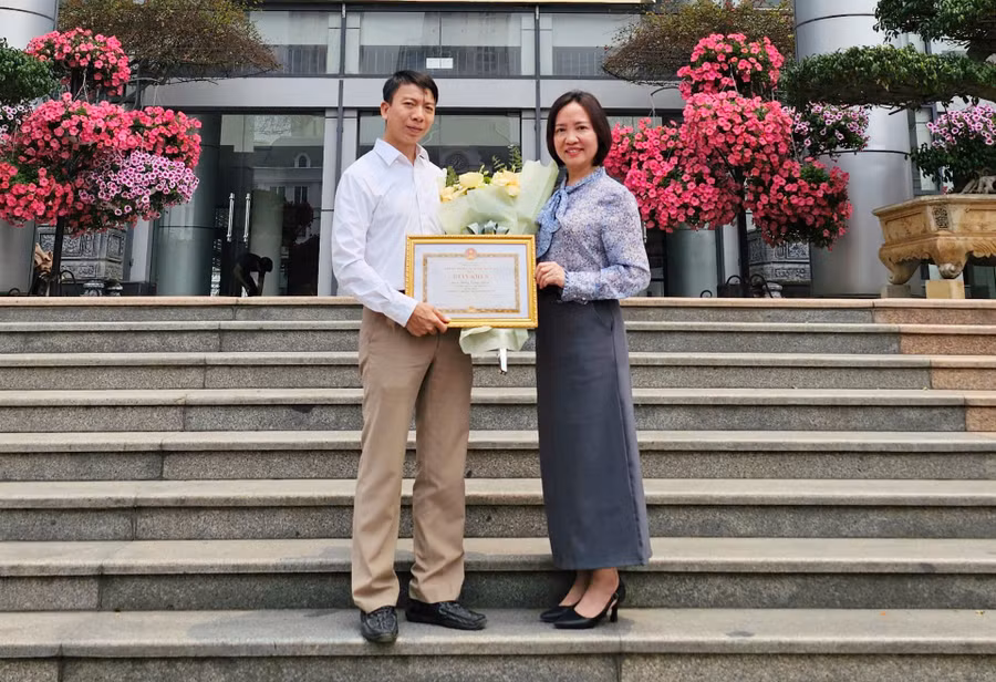 Thầy Hoàng Trường Thuận - giáo viên Tin học, Trường THPT Đống Đa, Hà Nội. Ảnh: NVCC.