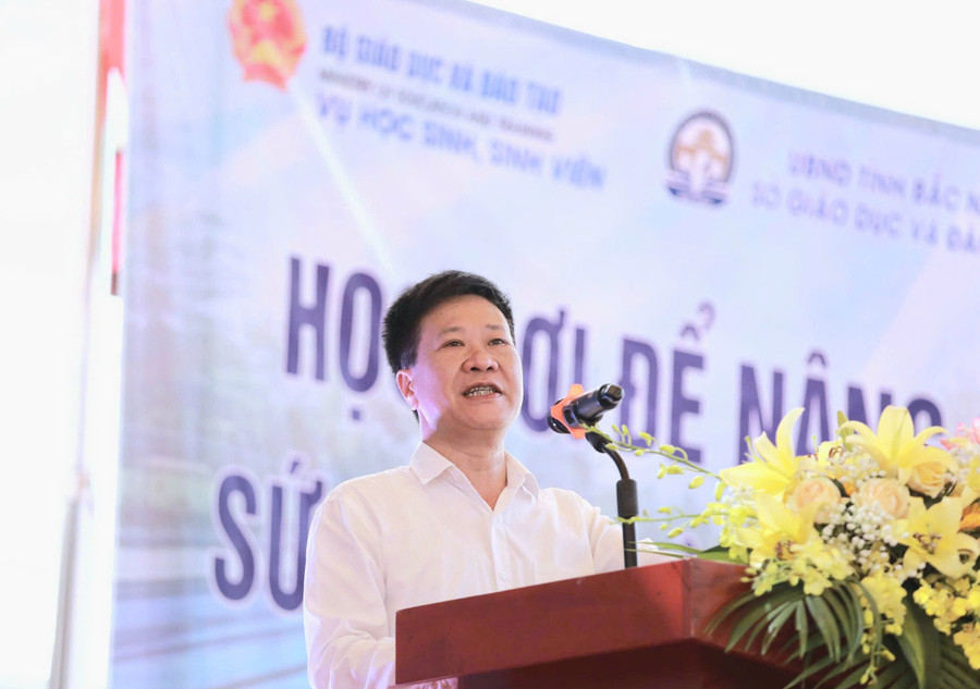 Ông Nguyễn Nho Huy nêu bật vai trò của công tác dạy bơi an toàn cho học sinh. a-nho.jpg