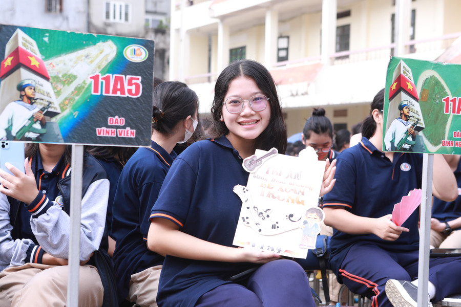 Học sinh Trường THPT Chất lượng cao Lê Lợi (Hà Nội) trong buổi đối thoại với lãnh đạo nhà trường. a23.jpg