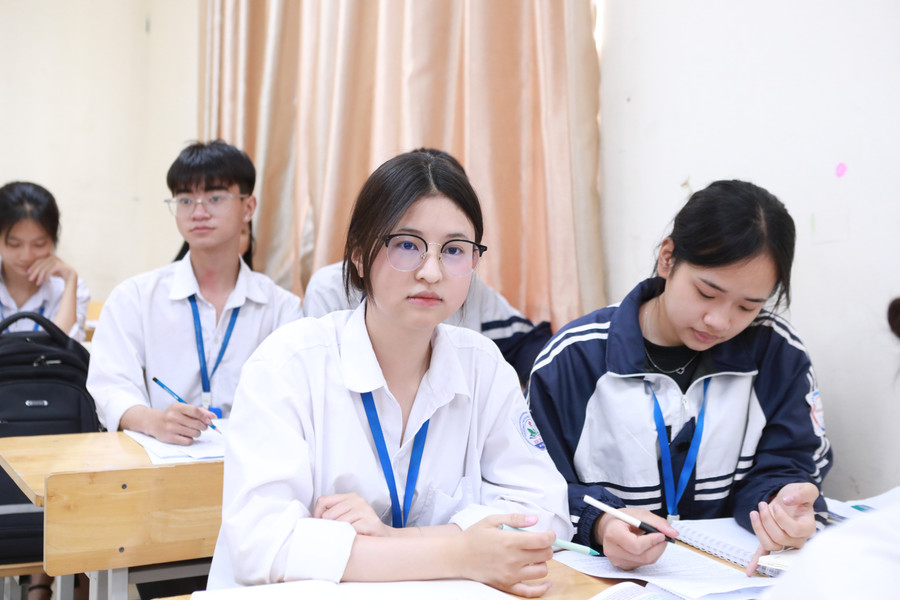 Học sinh Trường THPT Hoài Đức C, Hà Nội - đơn vị vừa được Sở GD&ĐT Hà Nội công nhận đạt Kiểm định chất lượng giáo dục cấp độ 3. Ảnh: Đình Tuệ. 9.jpg
