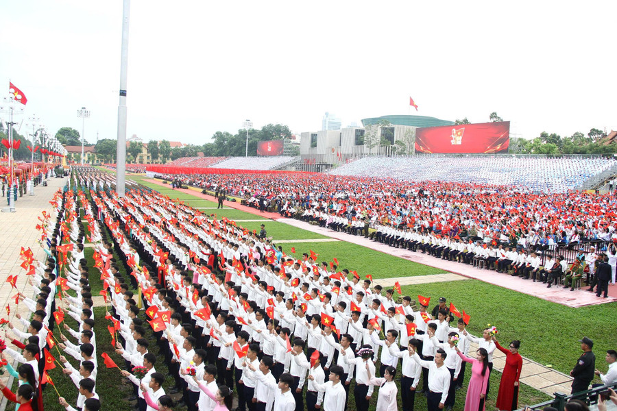Hơn 30.000 chỗ ngồi tại trước cửa Lăng Chủ tịch Hồ Chí Minh đã chật kín người ngồi xem buổi tổng duyệt. d8.jpg