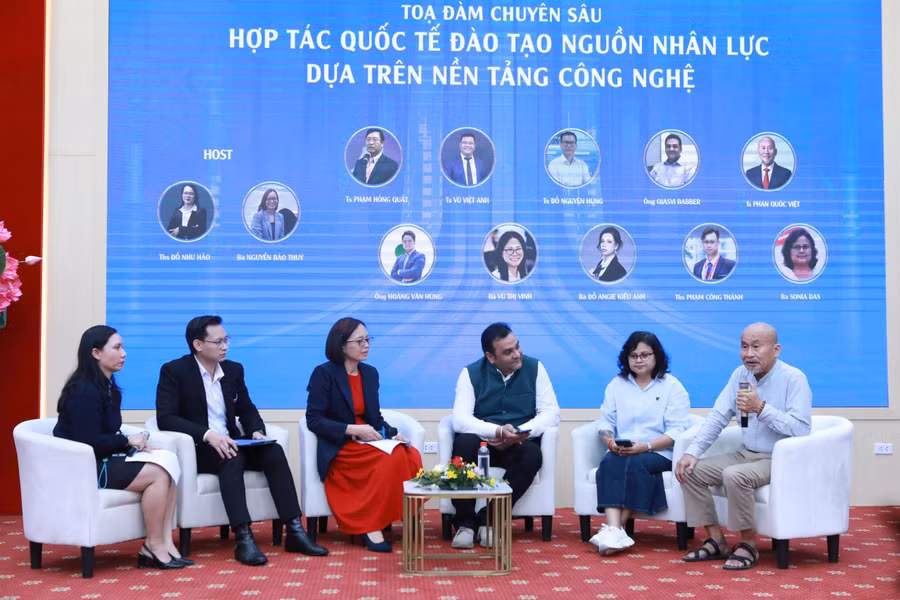 Các đại biểu, chuyên gia trong nước và quốc tế cùng trao đổi ý kiến tại hội thảo. 