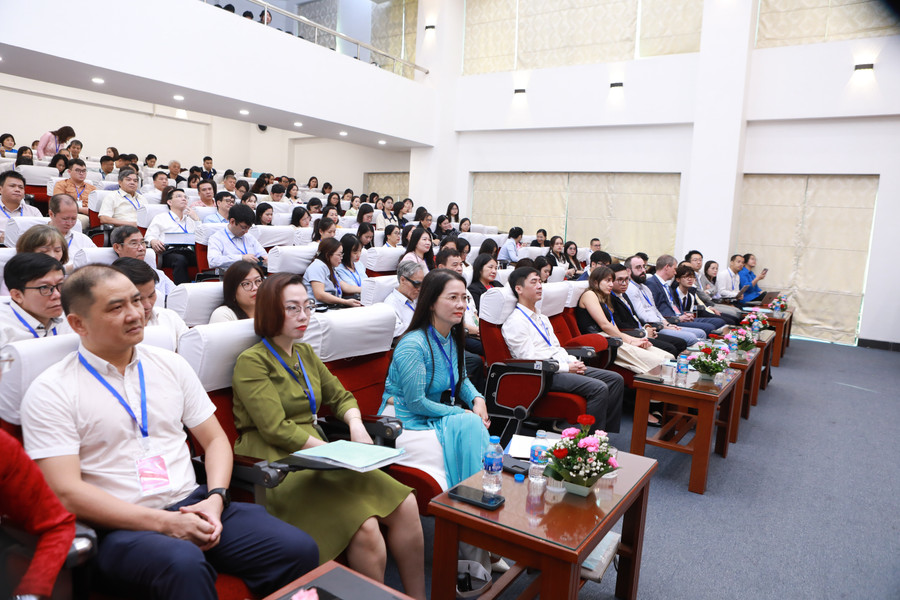 Hội thảo thu hút sự tham gia của đông đảo chuyên gia, nhà khoa học, nhà quản lý. 4.jpg