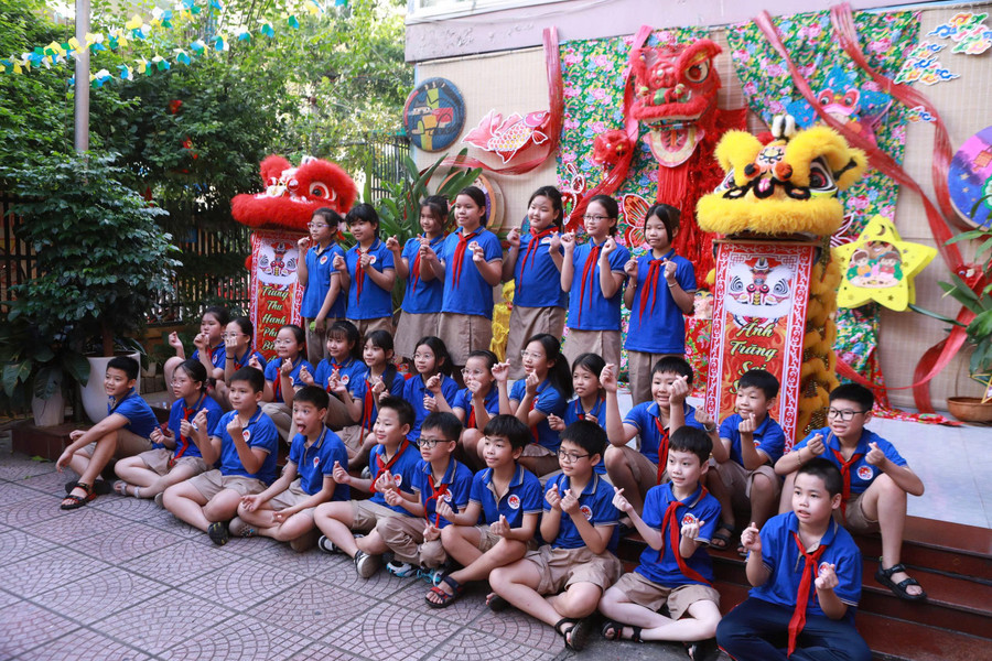Hình ảnh quen thuộc của những chú Lân trong lễ Trung thu. dong-nhan-13.jpg