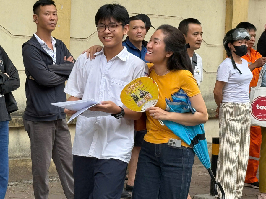 Những nụ cười mãn nguyện xuất hiện trên gương mặt của nhiều thí sinh và người nhà. Ảnh: Phùng Ánh. ngoc-lam-1.jpg