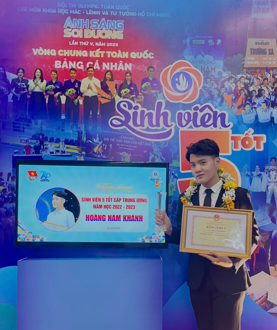 Nam Khánh từng nhận danh hiệu "Sinh viên 5 tốt" cấp Trung ương năm học 2022-2023. Ảnh: NVCC. nam-khanh-2.jpg
