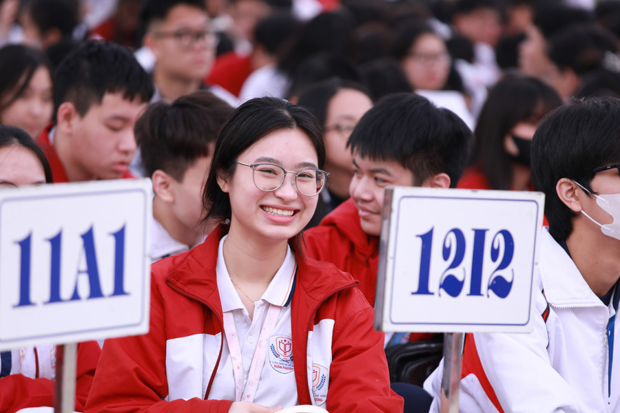 Học sinh lớp 12 Trường THPT Xuân Phương tham gia Ngày hội tư vấn hướng nghiệp năm 2025. Ảnh: Đình Tuệ.