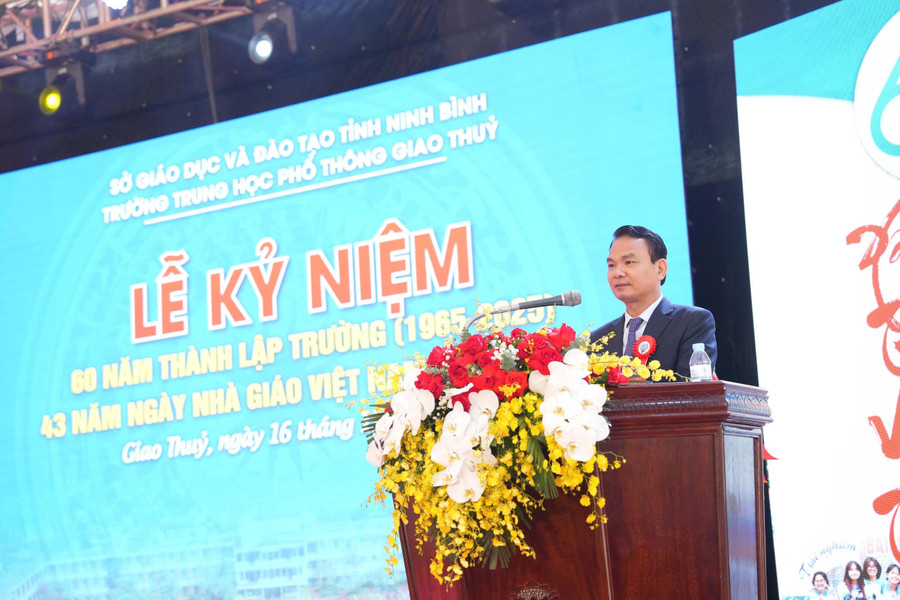 Mr. Dang Xuan Phong - Secretary of Ninh Binh Provincial Party Committee spoke at the ceremony. giao-1.jpg