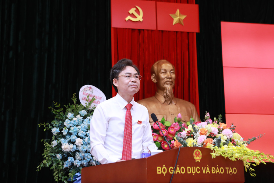 Ông Nguyễn Quý Cao - Trưởng phòng Tổng hợp (Văn phòng Bộ GD&ĐT) trình bày báo cáo kiểm điểm của BCH Đảng bộ nhiệm kỳ 2020-2025. 12.jpg