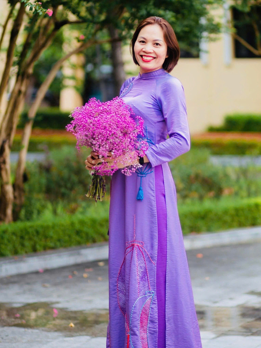 Cô Mã Thị Tới có nhiều năm giảng dạy môn Địa lí tại Trường THPT Trương Định. Ảnh: NVCC. co-toi.jpg