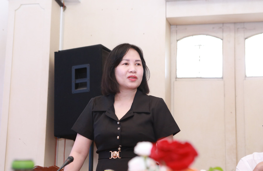 Bà Chu Kim Phượng, Hiệu trưởng Trường Hữu Nghị 80 chia sẻ về những thuận lợi, khó khăn của đơn vị trong những năm qua. Ảnh: Đình Tuệ. 35.jpg