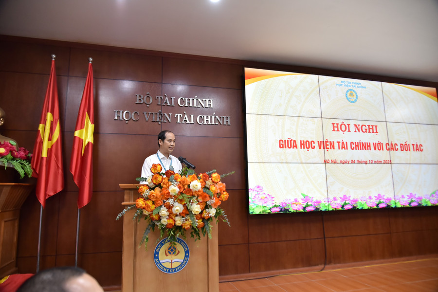PGS.TS Hà Minh Sơn báo cáo về tình hình hợp tác giữa Học viện Tài chính với các đối tác thời gian qua. dsc-2849.jpg
