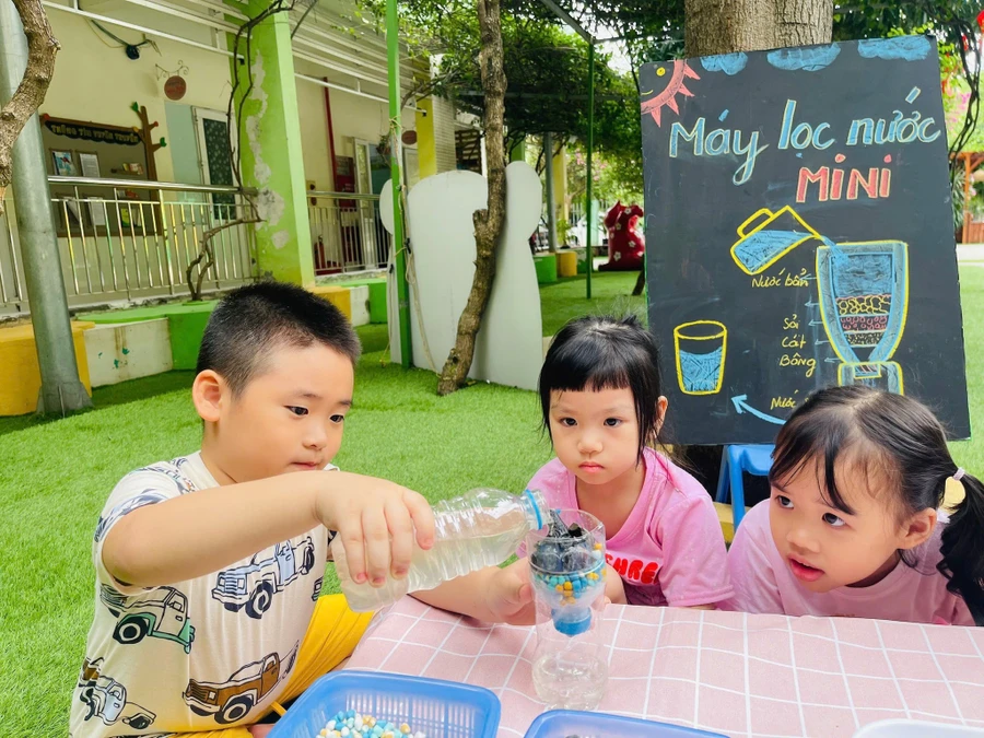 Chính sách miễn/hỗ trợ học phí cho trẻ mầm non, học sinh phổ thông nhận được sự đồng thuận rất cao từ dư luận xã hội. Ảnh minh họa: Đình Tuệ. 