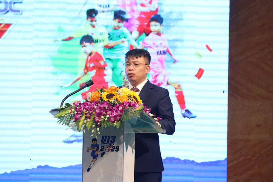 Nhà báo Nguyễn Phan Khuê phát biểu tại chương trình. bong-3.jpg