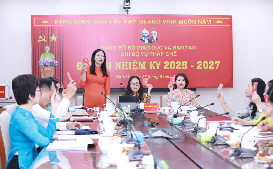 Các đại biểu tham dự Đại hội Chi bộ Vụ Pháp chế nhiệm kỳ 2025-2027. Ảnh: Đình Tuệ. b1.jpg
