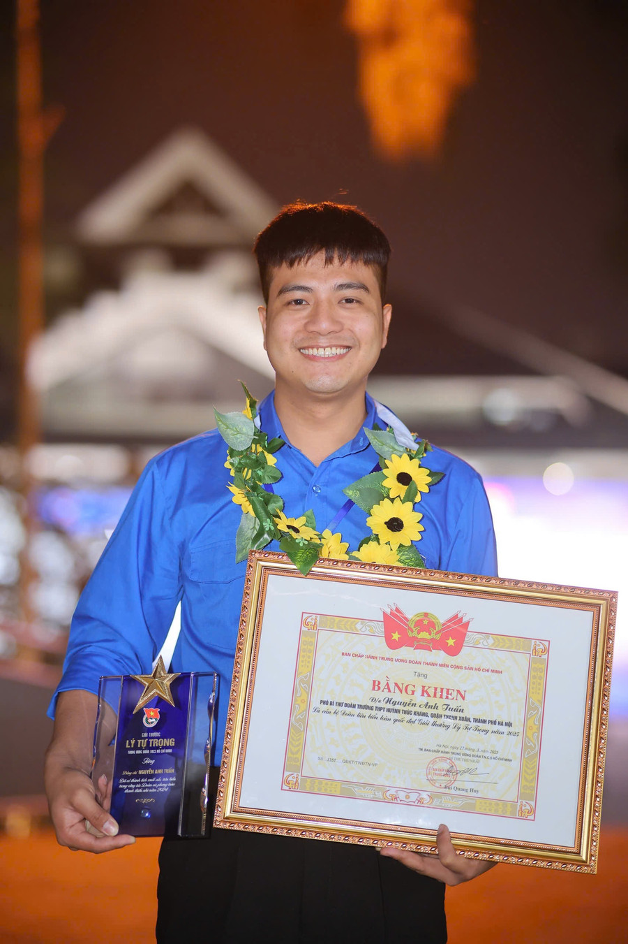 Năm 2025, thầy Nguyễn Anh Tuấn được Trung ương Đoàn TNCS HCM tặng giải thưởng Lý Tự Trọng vì có nhiều thành tích nổi bật trong công tác Đoàn và phong trào thanh niên. tuan-3.jpg