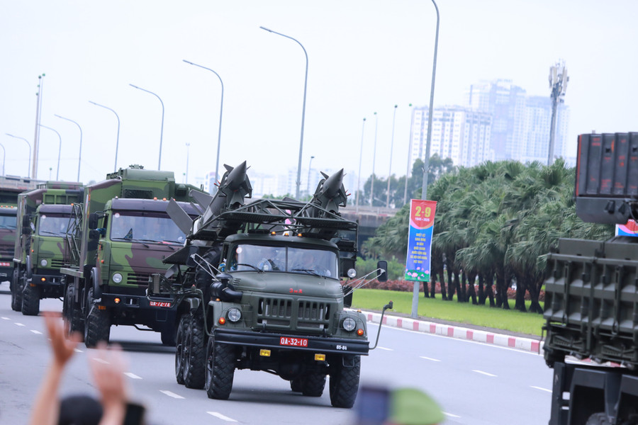 Nhiều vũ khí, khí tài, trang thiết bị quân sự hiện đại đã xuất hiện tại lễ tổng duyệt A80. c7.jpg