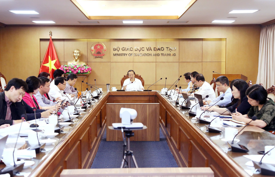Thứ trưởng Bộ GD&ĐT Phạm Ngọc Thưởng chủ trì buổi họp tổ biên tập xây dựng Đề án Nâng cao chất lượng giáo dục đào tạo cho đồng bào Tây Nguyên.